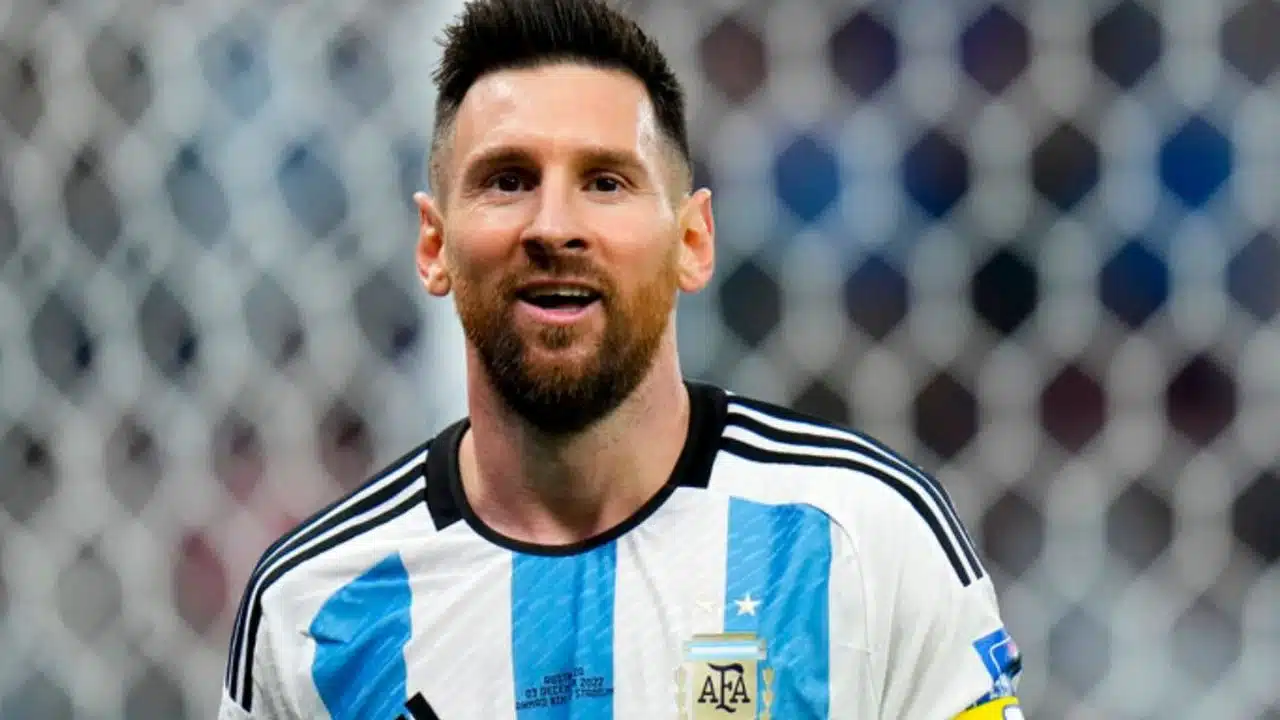 Who is Joan Monfort, photographer who took photo of Lionel Messi bathing baby Lamine Yamal and what is the story behind it